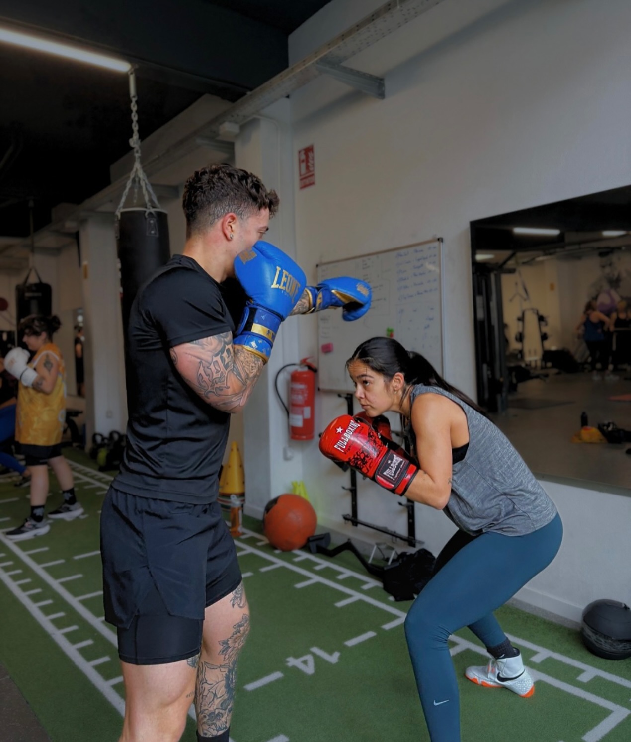 Sesión de acondicionamiento físico con entrenador