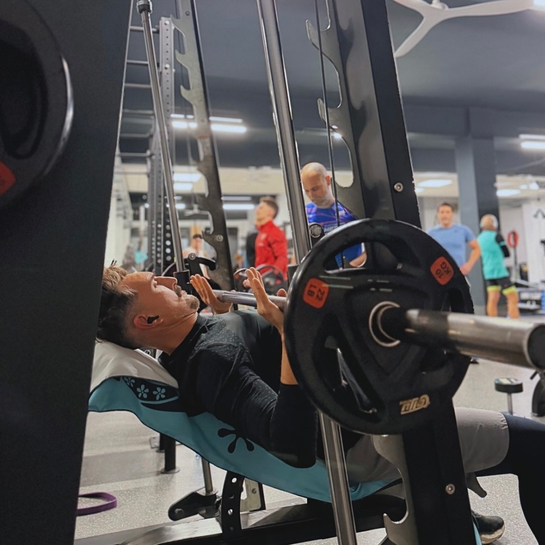 Entrenamiento de fuerza con barra