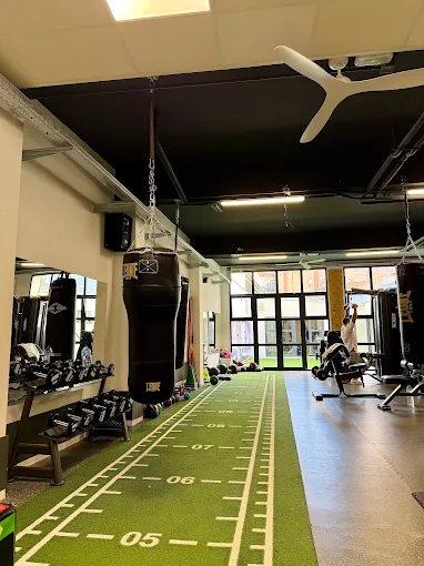 Zona de entrenamiento funcional de GB Performance